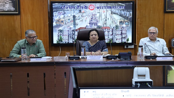 Darshana Jardosh Meeting with WR & CR: रेल राज्यमंत्री दर्शना जरदोश ने पश्चिम रेलवे और मध्य रेल के साथ एक संयुक्त बैठक कीं 1 Darshana Jardosh Meeting with WR CR
