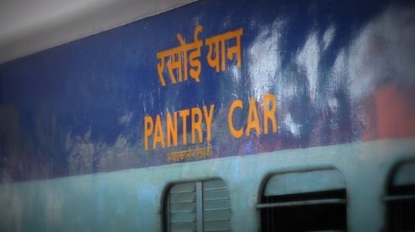 Pantry Car Facility in Train: गांधीधाम-इंदौर साप्ताहिक एक्सप्रेस ट्रेन में पेंट्री कार की सुविधा उपलब्ध