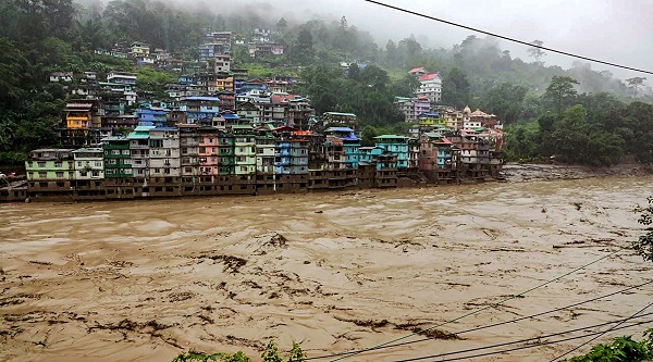 Sikkim Flood: सिक्किम में आया ‘मुसीबतों का सैलाब’, बाढ़ से इतने लोगों ने गंवाई जान…