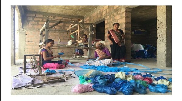Swachhata Hi Seva: प्लास्टिक मुक्त गांव बनाने के लिए कच्छी महिला ने छेड़ा अभियान…