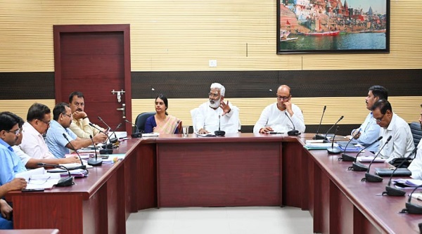 Varanasi Jal Shakti Minister Held A Meeting: वाराणसी में जल शक्ति मंत्री ने विभागीय अधिकारियों के साथ की बैठक 1 Varanasi Jal Shakti Minister Held A Meeting