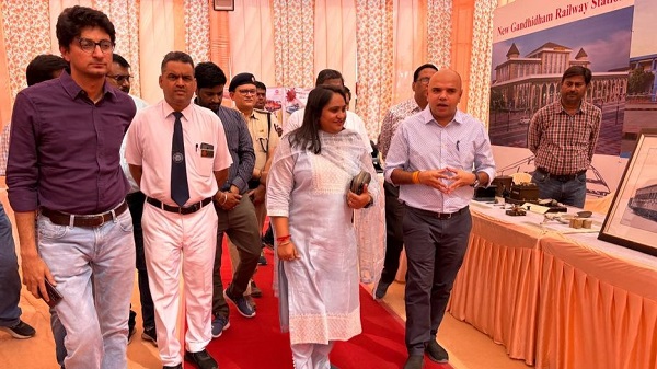 WR Station Mahotsav: गांधीधाम और हिम्मतनगर स्टेशनों पर मनाया गया‘स्टेशन महोत्सव 1 station 2