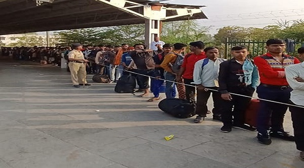 Railway Passengers Management: पश्चिम रेलवे ने प्रमुख स्टेशनों पर भीड़ प्रबंधन के लिए किए विभिन्न उपाय