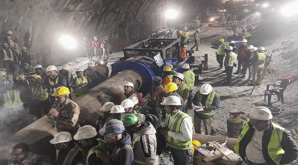 Uttarkashi Tunnel Rescue: सुरंग में कैद 41 श्रमिकों को लेकर सामने आई बड़ी खुशखबरी