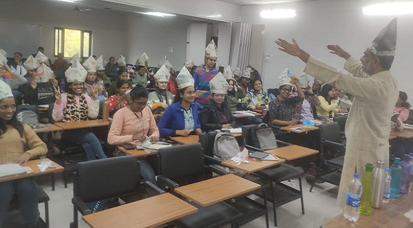 Conclusion of Motivation Workshop at VCW: वसंता कॉलेज फॉर वीमेन में अभिप्रेरणा कार्यशाला का समापन 1 Conclusion of Motivation Workshop at VCW