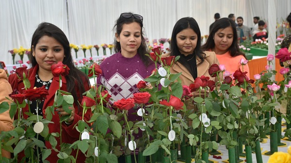 Malviya Flower Show: बी एच यू में मालवीय पुष्प प्रदर्शनी का हुआ उद्घाटन