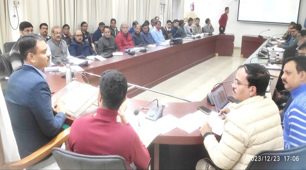 Review Meeting of District Health Committee in Varanasi: वाराणसी में जिला स्वास्थ्य समिति शासी निकाय की समीक्षा बैठक