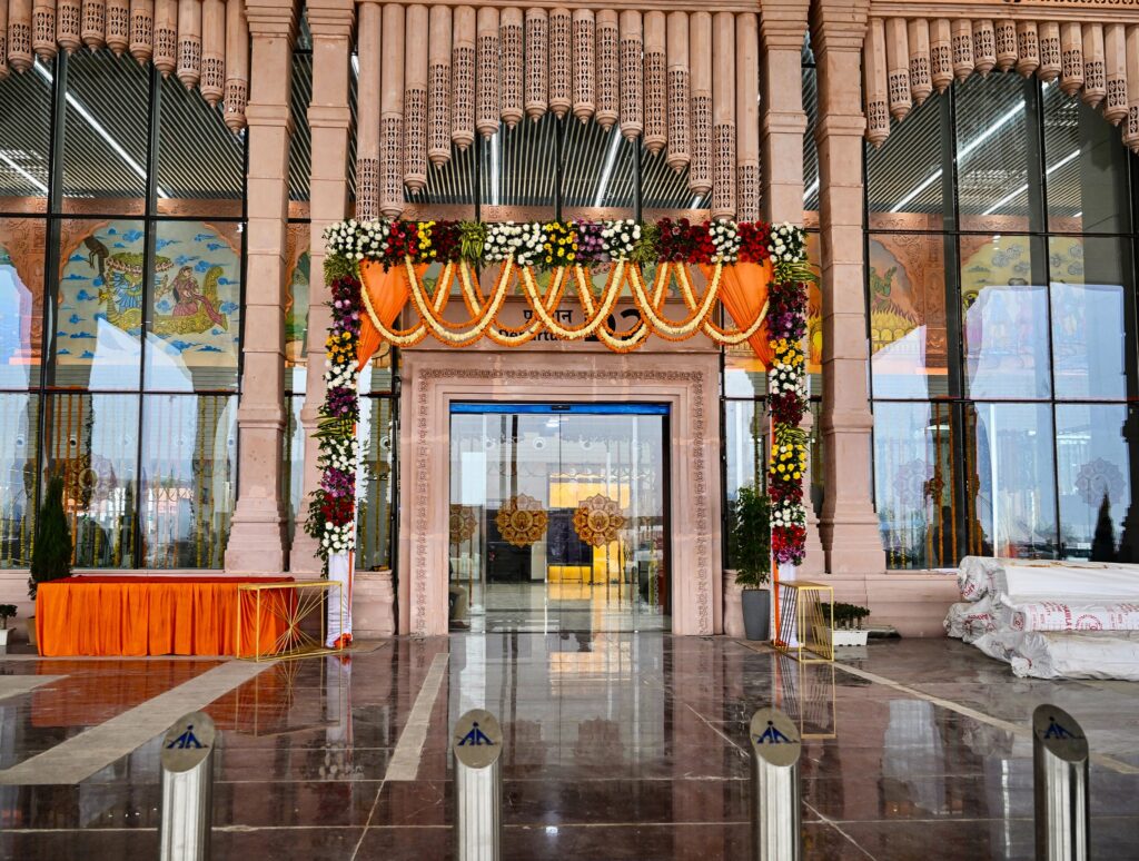 Ayodhya Airport Pictures: लोकार्पण से पहले अयोध्या एयरपोर्ट की खूबसूरत तस्वीरें आई सामने; पी एम मोदी करेंगे उद्घाटन 4 Ayodhya Airport Pictures