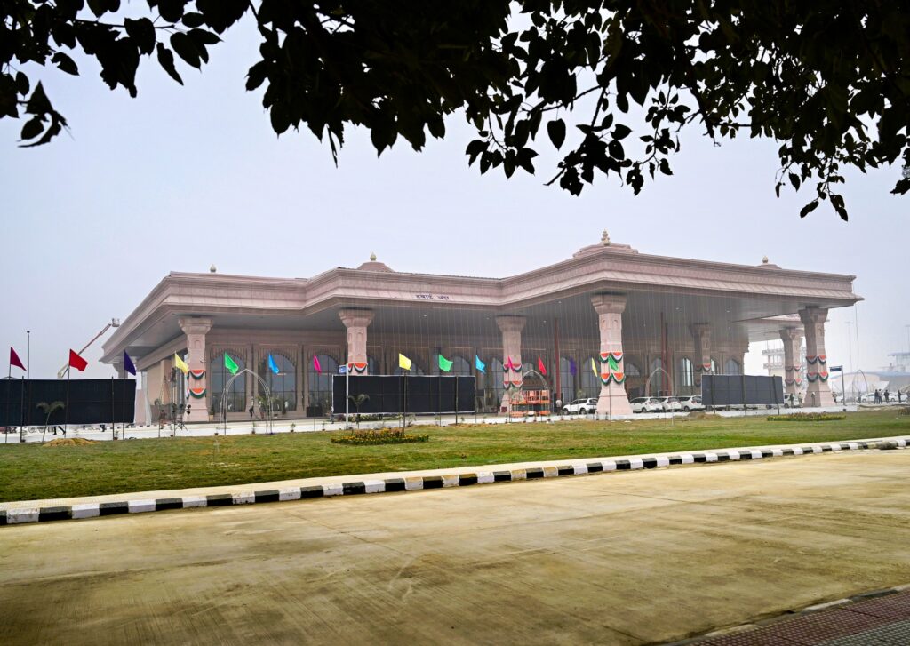 Ayodhya Airport Pictures: लोकार्पण से पहले अयोध्या एयरपोर्ट की खूबसूरत तस्वीरें आई सामने; पी एम मोदी करेंगे उद्घाटन 3 Ayodhya Airport Pictures