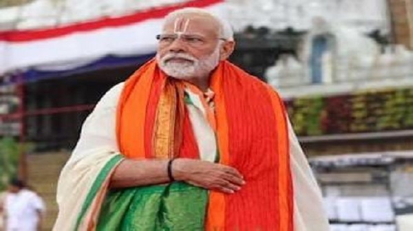 PM Modi in Ayodhya: राम की नगरी में पहुंचे प्रधानमंत्री नरेंद्र मोदी, जानें कब होगी प्राण प्रतिष्ठा