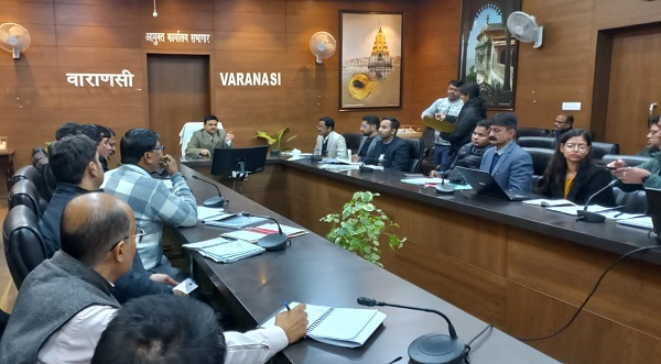 Review Of Various Projects in Varanasi: प्रधानमंत्री के संसदीय क्षेत्र में विभिन्न परियोजनाओं की हुई समीक्षा