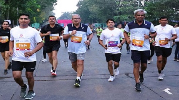 Tata Mumbai Marathon 2024: पश्चिम रेलवे के अधिकारियों एवं कर्मचारियों ने टाटा मुंबई मैराथन 2024 में भाग लिया
