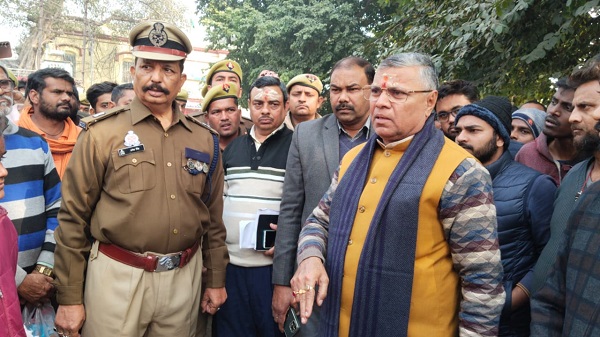 Varanasi Prison Minister inspected District Jail: वाराणसी में कारागार मंत्री ने जिला जेल का किया निरीक्षण