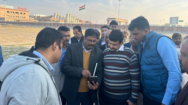 Amul Plant Inspection: प्रधानमंत्री के संसदीय क्षेत्र में मंडलायुक्त ने अमूल प्लांट का निरीक्षण किया