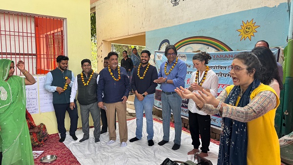 Bank Officials Talks With Vendors: सारनाथ में विश्व बैंक के अधिकारियों ने वेंडर्स के साथ की वार्ता