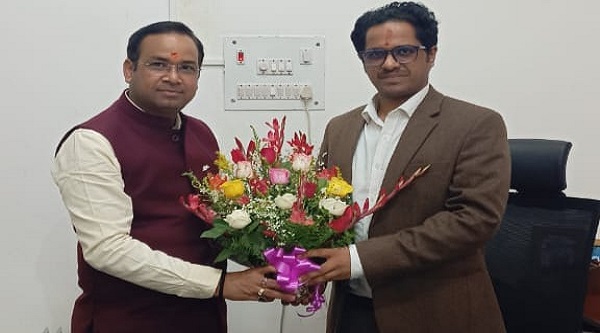 Dr. Ved Prakash Mishra: वीडीए के नवनियुक्त सचिव डॉ वेद प्रकाश मिश्रा ने कार्यभार संभाला