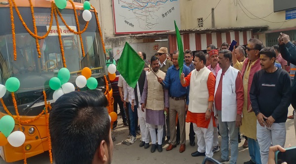 Kashi Darshan Bus: प्रधानमंत्री के संसदीय क्षेत्र में काशी दर्शन बस सेवा शुरू