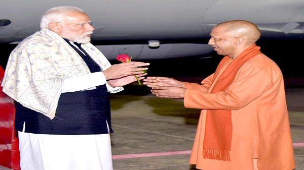 PM Modi in Varanasi: दो दिवसीय दौरे पर वाराणसी पहुंचे प्रधानमंत्री