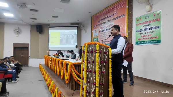 Training Camp For Farmers in Varanasi: प्रधानमंत्री के संसदीय क्षेत्र में किसानों हेतु प्रशिक्षण शिविर संपन्न 1 Training Camp For Farmers in Varanasi: प्रधानमंत्री के संसदीय क्षेत्र में किसानों हेतु प्रशिक्षण शिविर संपन्न