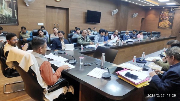 Varanasi DM Held Review Meeting