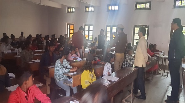 Varanasi Residential School: वाराणसी में आवासीय विद्यालय में प्रवेश हेतु परीक्षा संपन्न