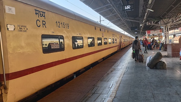 CR Summer train: मध्य रेल मुंबई से 8 पूर्णतः वातानुकूलित ग्रीष्मकालीन विशेष ट्रेन चलाएगी