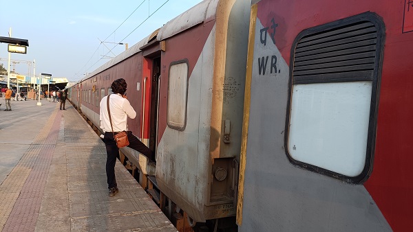 WR Increased Train Frequency: पश्चिम रेलवे द्वारा दो जोड़ी स्‍पेशल ट्रेनों के फेरे विस्‍तारित