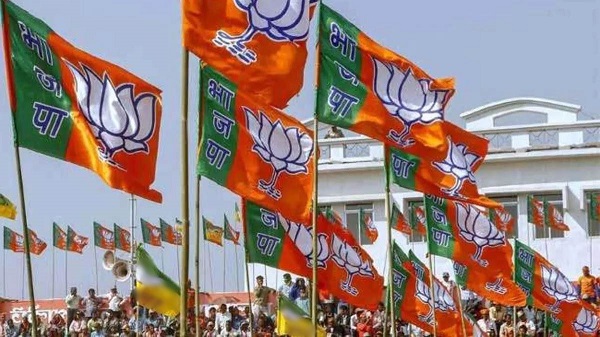 Gujarat Loksabha Election: गुजरात में भाजपा को लगा दोगुना झटका, उम्मीदवारों ने चुनाव लड़ने से किया मना