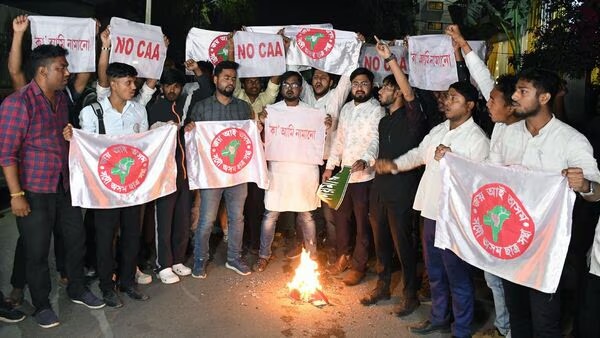 Protest Against CAA: CAA के खिलाफ केरल में हो रहा उग्र प्रदर्शन, मुख्यमंत्री ने किया बड़ा ऐलान