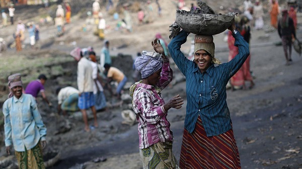 MNREGA laborer: मोदी सरकार का मनरेगा मजदूरों को बड़ा तोहफा, अब मिलेगी अधिक रकम