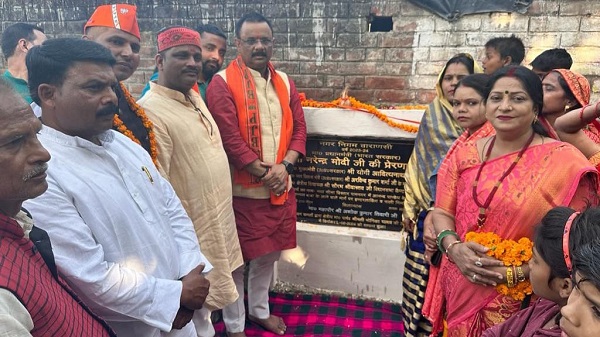 Mayor Varanasi: वाराणसी के महापौर ने किया 3 करोड़ लागत के निर्माण कार्यों का शिलान्यास