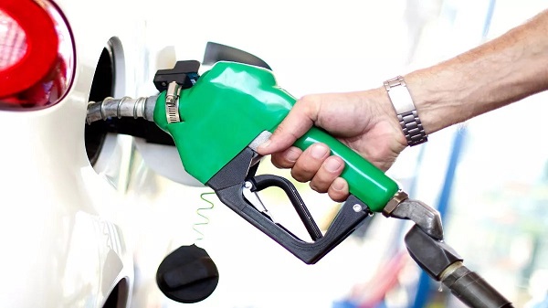 Petrol-Diesel Price: देशभर में सस्ता हुआ पेट्रोल-डीजल, यहां जानें अपने शहर का दाम