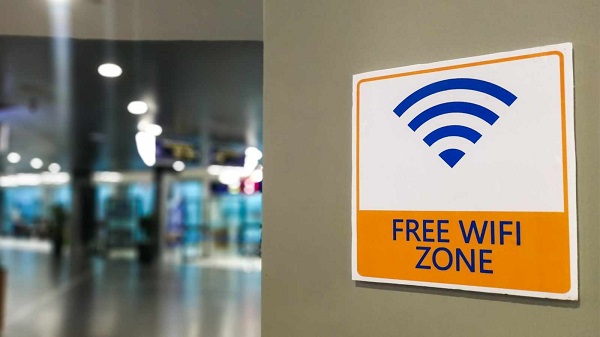 Public Wi-Fi Service: पब्लिक वाई-फाई की मजा बनेगी सजा? बरतें यह सावधानियां वरना…