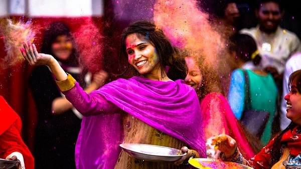 Indian Festival: मुक्त मन का उत्सव