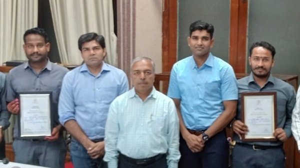Rajkot division: राजकोट मंडल के 6 कर्मचारियों को डीआरएम ने किया सम्मानित