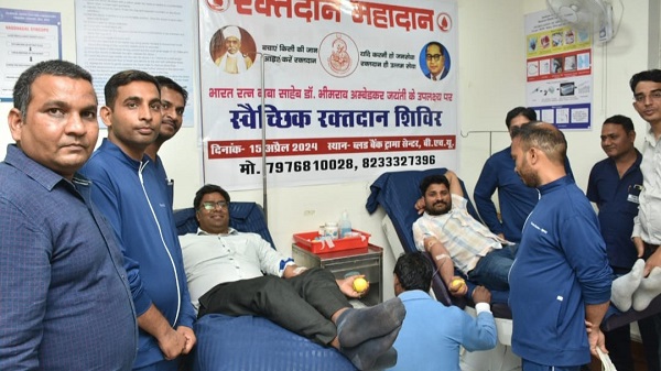 Blood donation camp: बी एच यू मे अम्बेडकर जयंती पर रक्तदान शिविर हुआ आयोजित