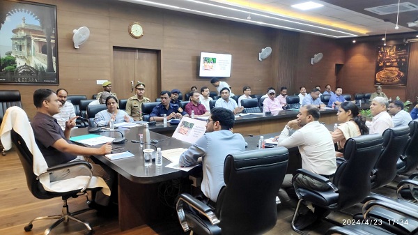 Flood steering committee meeting: संभावित बाढ़ की स्थिति से निपटने हेतु सभी तैयारियां समय से पूर्ण करें: एस. राजलिंगम