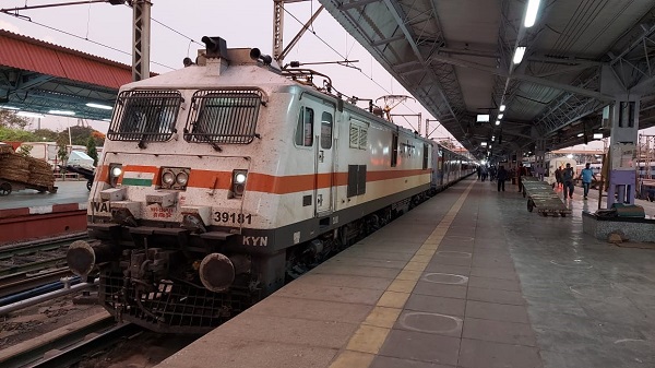 Ahmedabad-Gorakhpur Express changed route: अहमदाबाद-गोरखपुर एक्सप्रेस परिवर्तित मार्ग से चलेगी