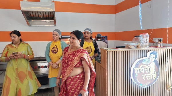 Shakti Rasoi: वाराणसी नगर निगम में शुरू हुआ शक्ति रसोई, शुद्ध खाने की मिलेगी सुविधा