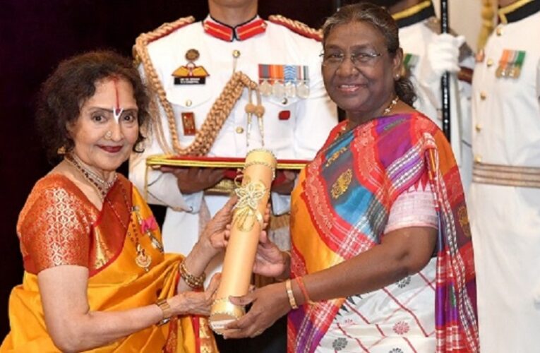 Padma Awards: राष्ट्रपति भवन में आयोजित नागरिक अलंकरण समारोह में राष्ट्रपति ने पुरस्कार प्रदान किए, पूरी लिस्ट यहाँ पढ़ें..