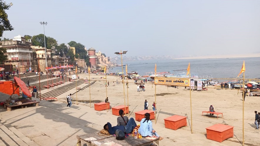 Important information about election expenses: वाराणसी में प्रत्याशियों को चुनावी खर्चों के रखरखाव के संबंध में दी गई महत्वपूर्ण जानकारी 1 varanasi ganga ghat 1