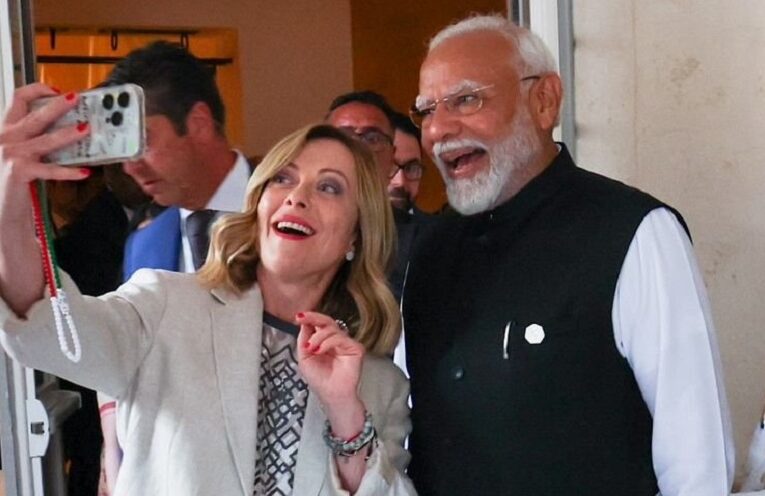PM Modi-Melony Selfie: मोदी-मेलोनी की सेल्फ़ी ने जी7 सम्मेलन मे मचाई धूम, वायरल हो रही है यह तस्वीर