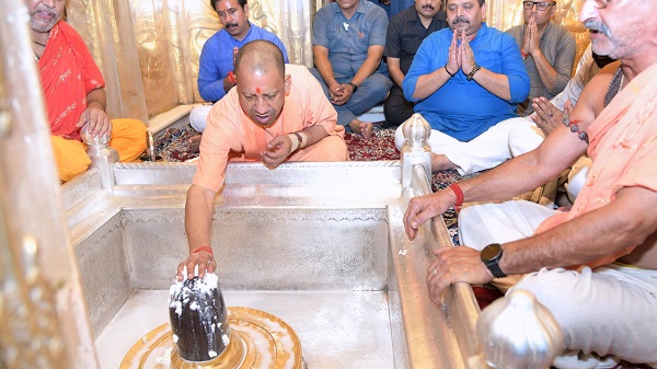 CM Yogi kashi vishwanath mandir pooja