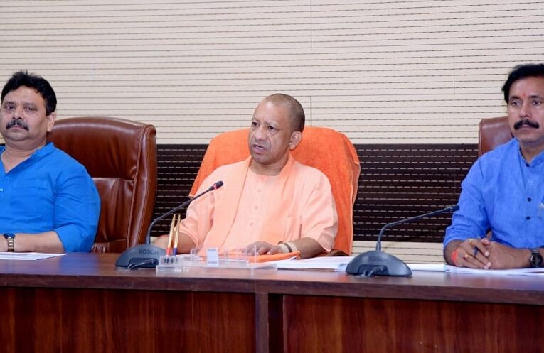 CM Yogi’s strict instructions to officials: मुख्यमंत्री योगी आदित्यनाथ ने अधिकारियों को दिये कड़े निर्देश