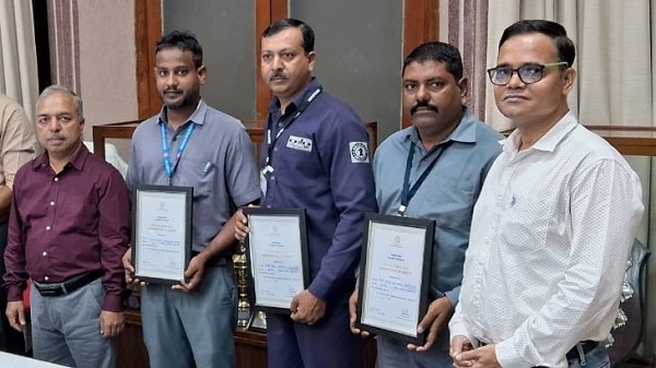 5 employees of Rajkot division honored: राजकोट मंडल के 5 कर्मचारियों को डीआरएम ने किया सम्मानित