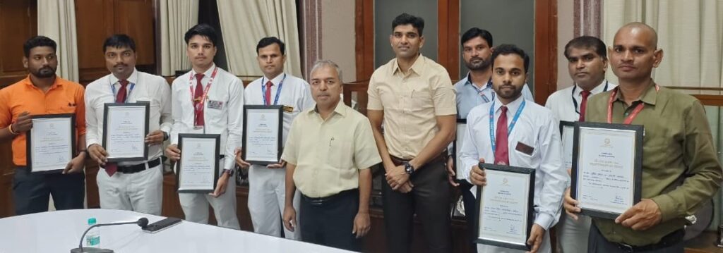 8 employees of Rajkot division honored