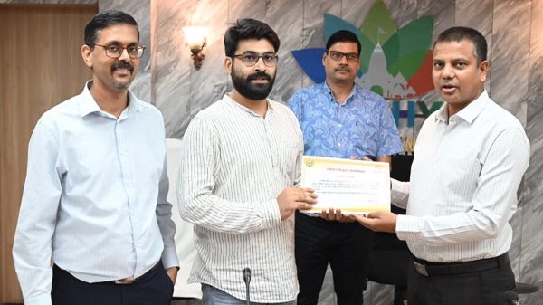 Art teacher and researcher got first prize: काशी हिन्दू विश्‍वविद्यालय के कला शिक्षक एवं शोधार्थी को मिला प्रथम पुरस्कार