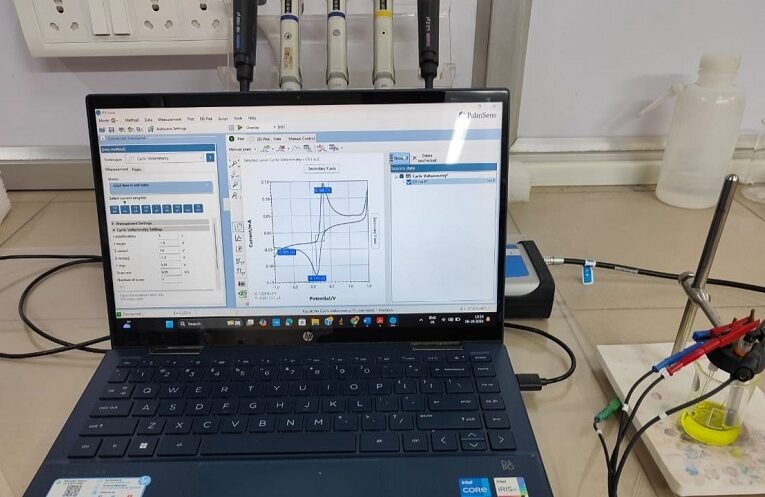 Innovative Biosensor for Dairy Industry: वैज्ञानिकों ने एक अनोखा बायोइलेक्ट्रॉनिक डिवाइस किया तैयार; दूध में यूरिया की जांच होगी आसान