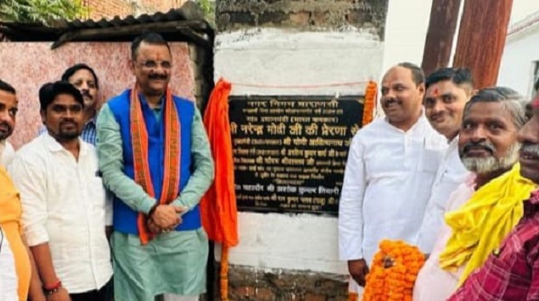 Laying the foundation stone of Kashi roads: काशी के महापौर ने राम नगर मे विभिन्न मार्गों का किया शिलान्यास 1 mayor varanasi