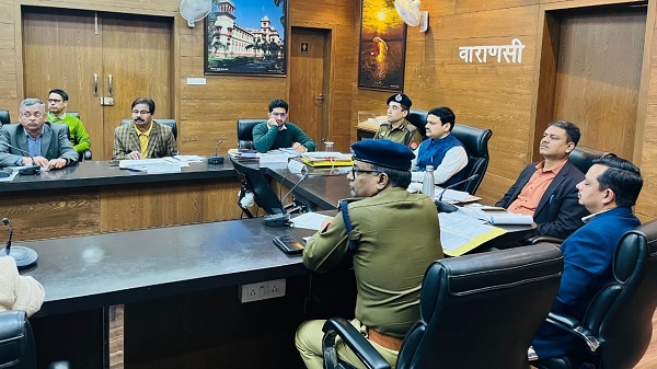 Zonal review meeting: वाराणसी के मंडलायुक्त की अध्यक्षता में मण्डलीय समीक्षा बैठक सम्पन्न 1 kaushalraj sharma dm